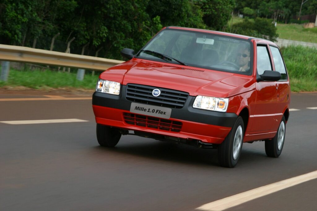 Carros Antigos Baratos: 5 Modelos  Acessíveis para compra